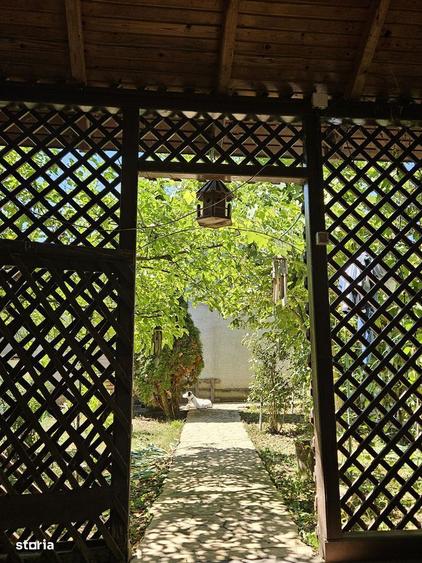 Casa la tara locuibila, cu gradina, ideala pentru liniste si relaxare - 1