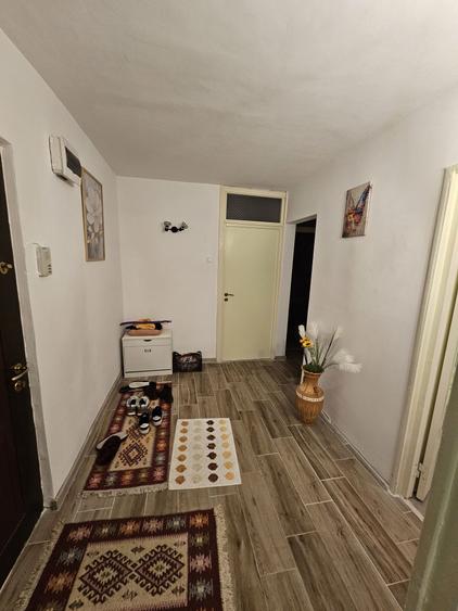 Apartament cu 3 camere decomandat zona M.Viteazu - 1