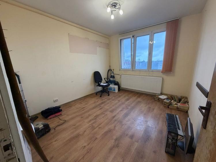 Apartament cu 4 camere decomandat în Berceni