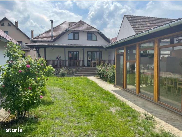 Casa NOUA 6 camere 7 bai teren 1.300 mp ,panouri foto-voltaice Orlat - 4