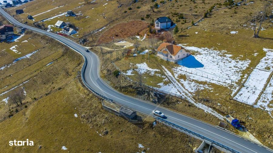 Teren intravilan CU PRIVELISTE DE POVESTE- Fundata- Romania - 9