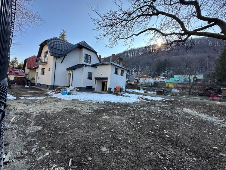 Vilă interbelică 6 camere restaurată integral – proprietate rară Sinaia centru - 2