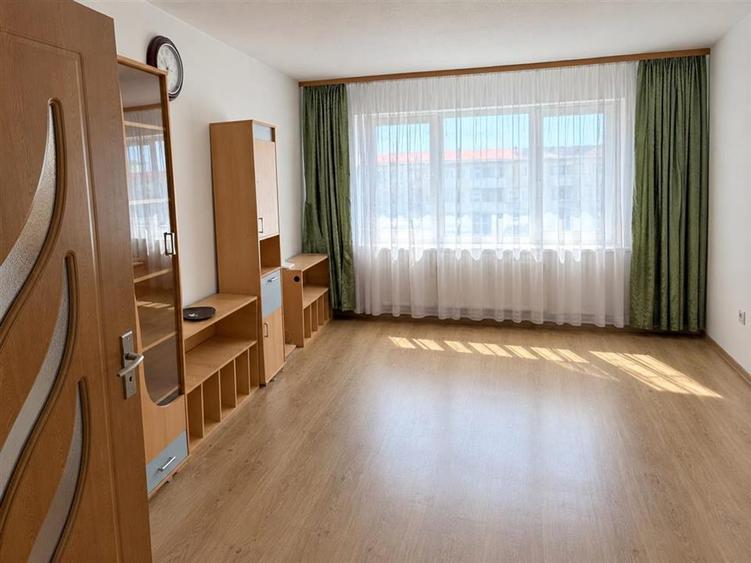 Apartament cu 3 camere decomandat, mobilat în Mihai Viteazul