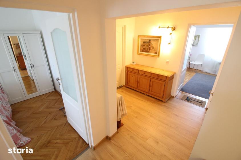 Apartament cu 4 camere decomandat în Piața Centrală