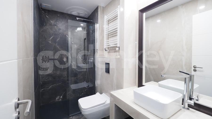 Apartament cu 4 camere semidecomandat, mobilat în Pipera