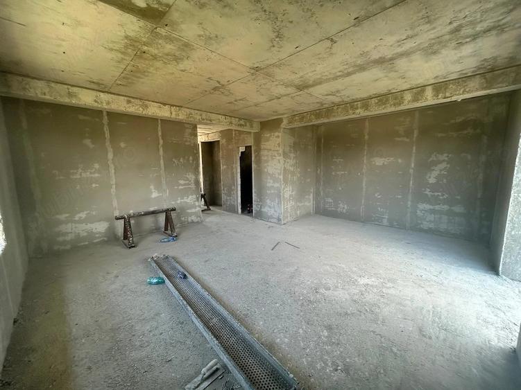 Casă cu 5 camere cu Teren 350 Mp în Bălăceanca
