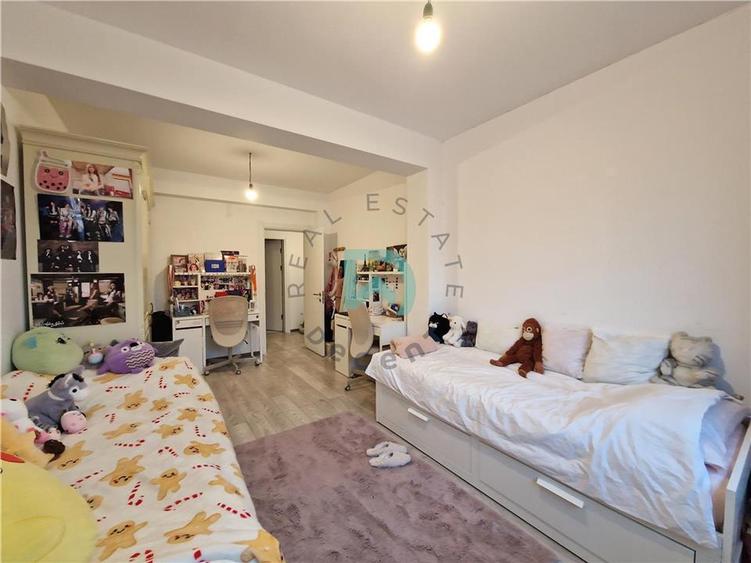 Apartament cu 3 camere decomandat în Tractorul