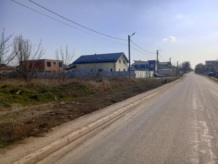 Teren Construcții intravilan de 650 mp, în Est