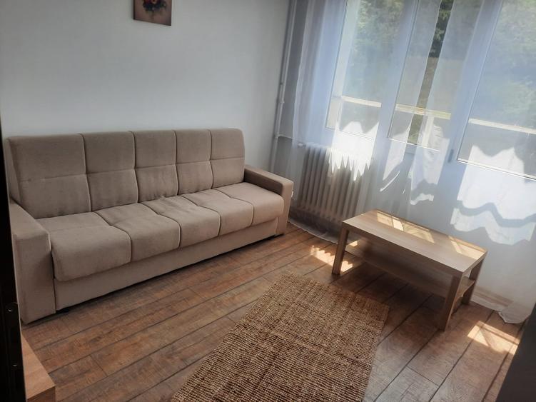 Apartament cu 3 camere decomandat în Drumul Taberei