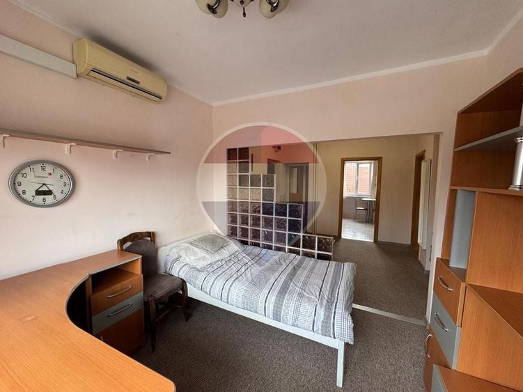 Apartament cu 3 camere decomandat în Central