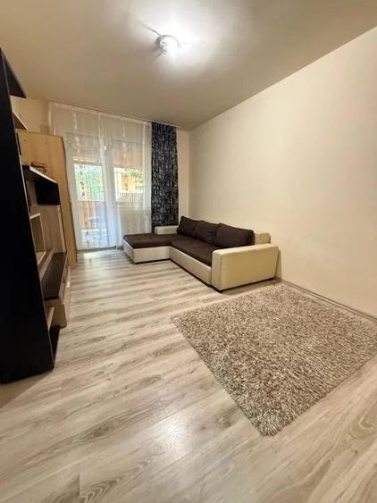 Apartament cu 3 camere decomandat în Ghiroda