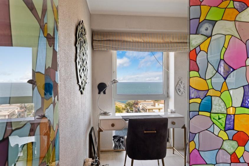 Apartament cu 4 camere decomandat, mobilat în Faleza Nord