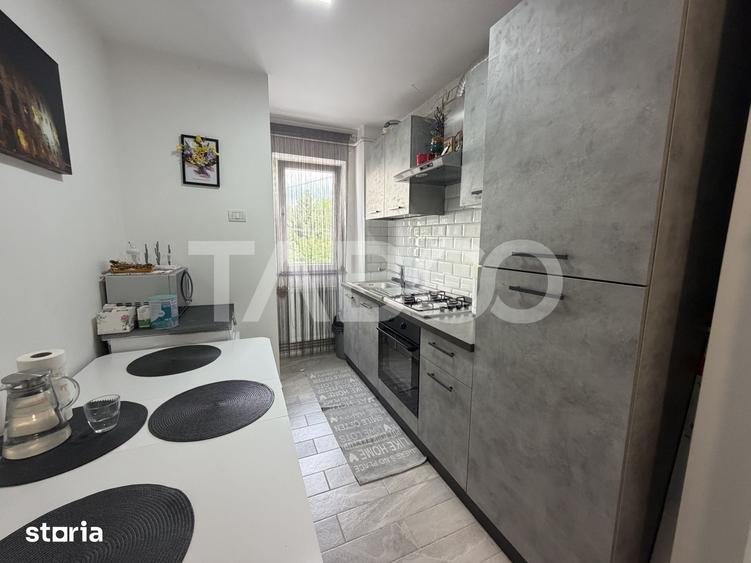 Apartament cu 2 camere semidecomandat, mobilat în Central