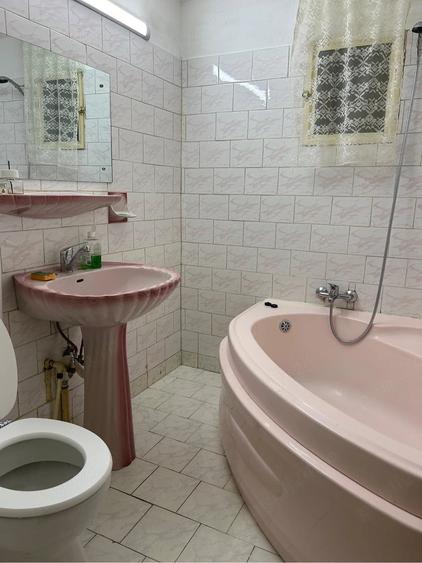 Apartament cu 4 camere semidecomandat în Crângași