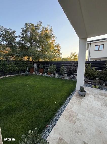 Casă individuală cu 4 camere cu Canalizare în Luna de Sus
