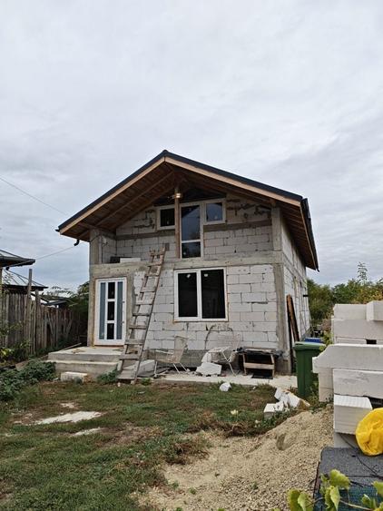 Casă cu 3 camere în Novaci