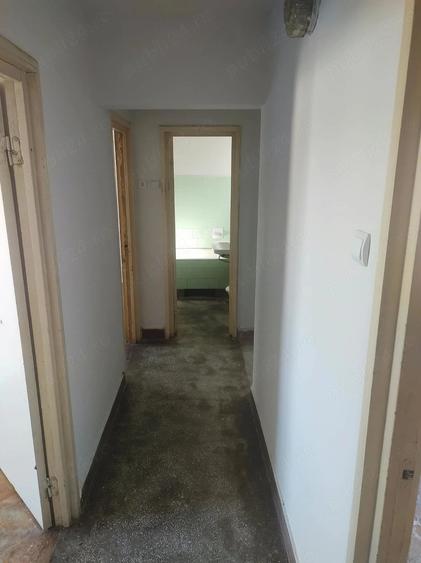 Apartament cu 4 camere nedecomandat în Micro 16