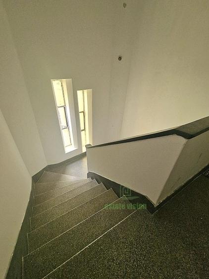 Apartament cu 5 camere semidecomandat în 1 Mai