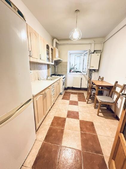 Apartament cu 3 camere decomandat în Central