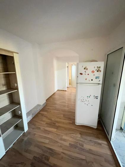Apartament cu 3 camere decomandat în Micro 16