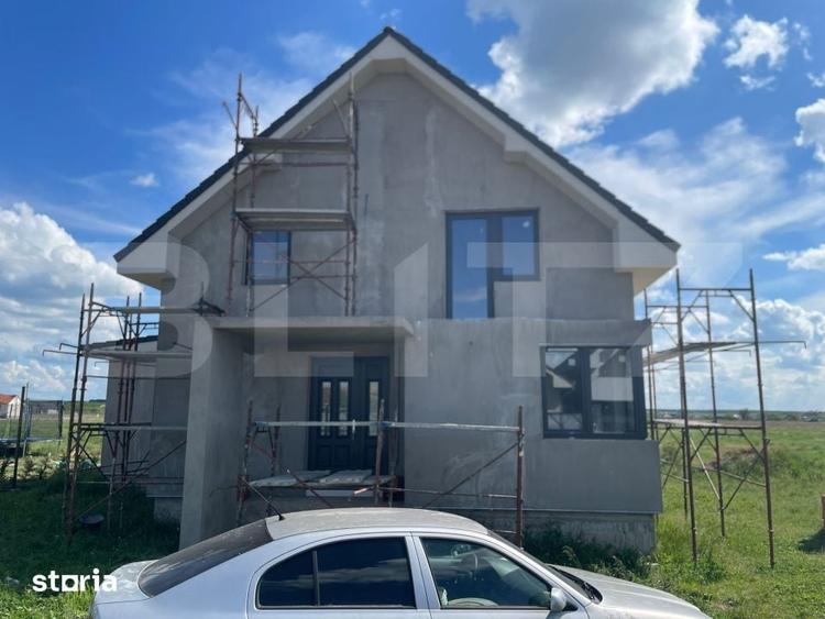 Casă cu 5 camere cu Teren 500 Mp în Sânmartin