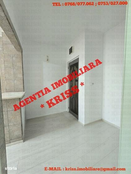 Apartament cu 2 camere semidecomandat în Craiovei