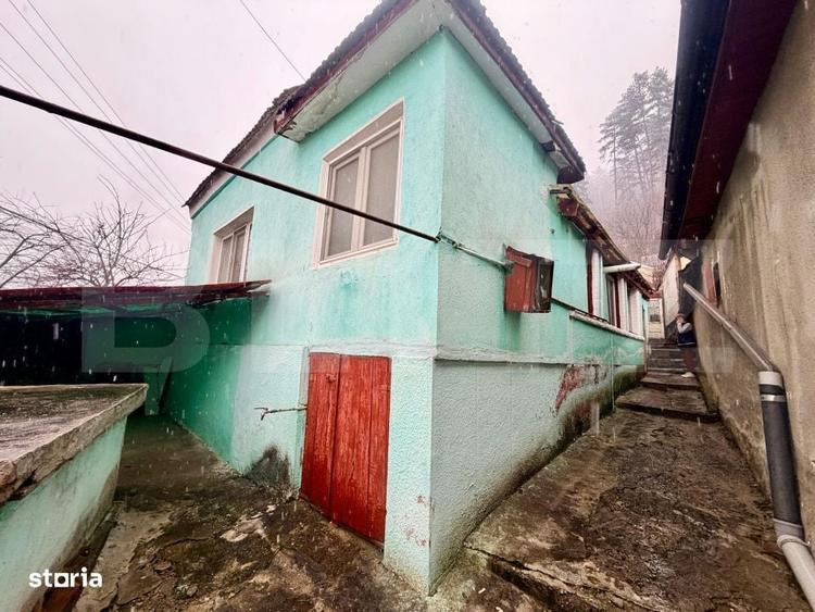 Casă cu 4 camere în Suseni