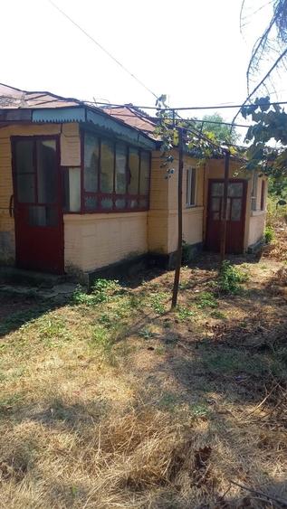 Casă cu 3 camere în Cocorăștii Colț