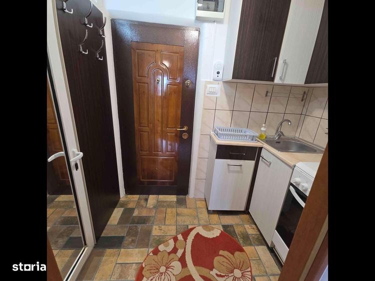 Garsonieră decomandată în Far