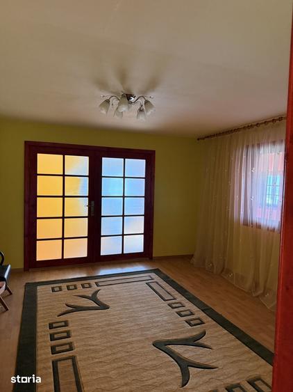 Casă cu 7 camere cu Teren 830 Mp în