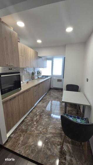 Apartament cu 3 camere semidecomandat, mobilat în Dămăroaia
