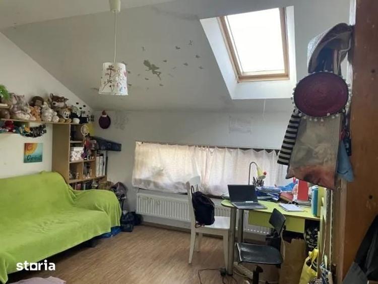 Casă cu 9 camere cu Teren 180 Mp în Matei Voievod
