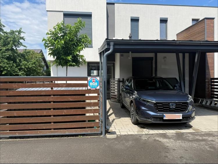 Casă cu 4 camere cu Canalizare în Central