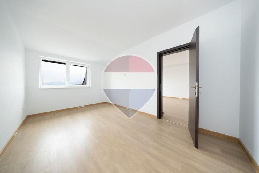 Apartament cu 2 camere semidecomandat în Sânpetru