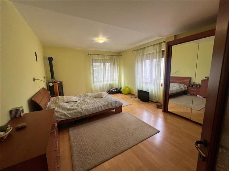 Proprietate deosebita de vanzare in centrul Bacaului- eleganta, istorie si inves - 24