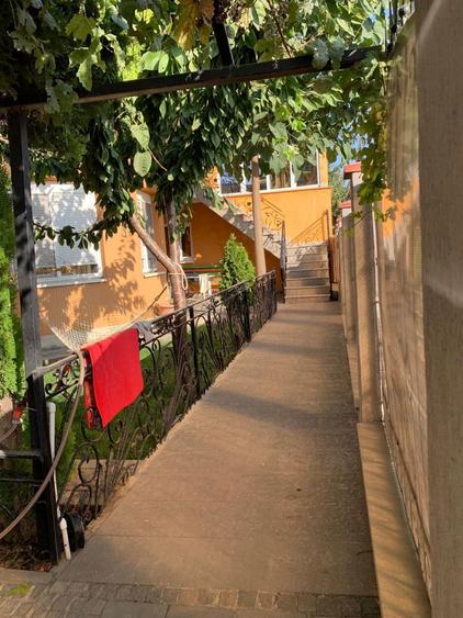 Se vinde casa zona Metro(sat Costi) - 2