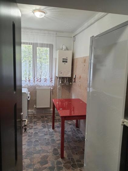 Inchiriez apartament in Campina central 2 camere ,parter,renovat si utilat complet. - 12