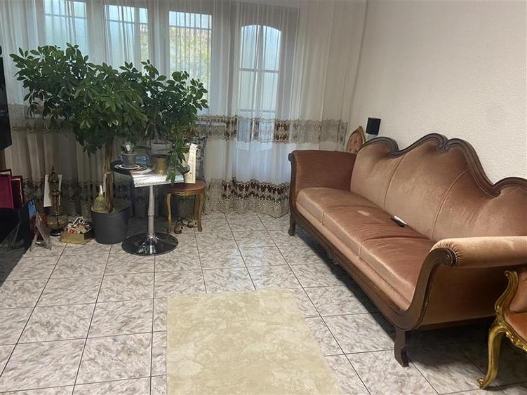 Apartament 3 camere , zona ultracentrala - Primaria Focsani , 83 mp , imbunatati - 1