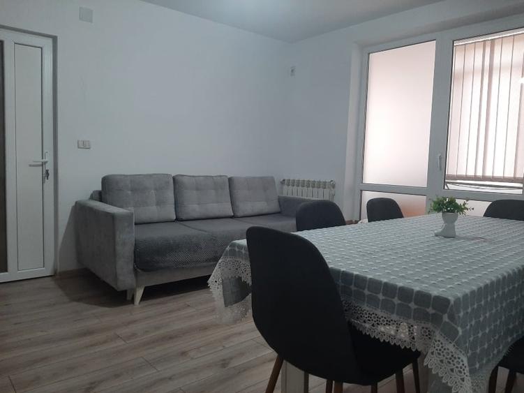 Vând apartament cu 3 camere situat în orașul Cugir - 5