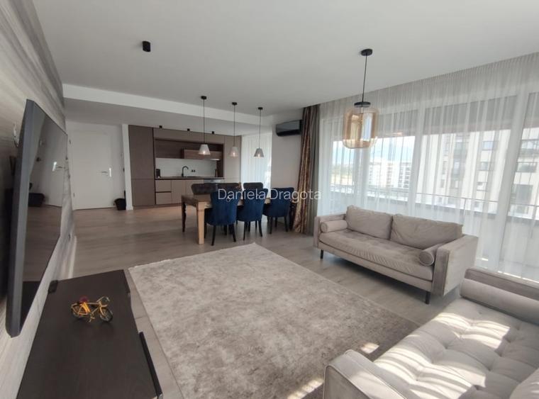 Penthouse 4 camere cu Jacuzzi, 260mp, zona Coresi Penthouse 4 camere cu Jacuzzi, 260mp, zona Coresi