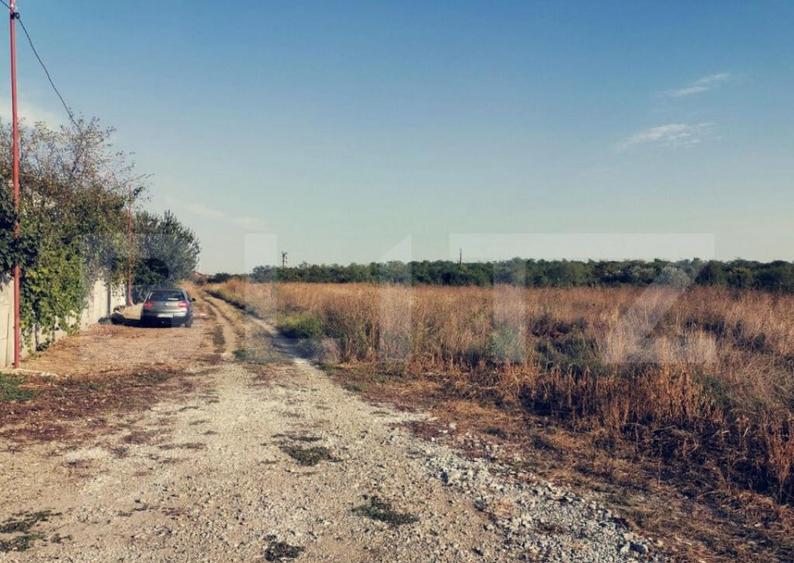 Teren intravilan 1156 mp, deschidere bilaterala, in spatele - 6