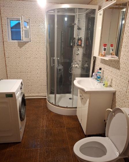 Casa, teren ?i anexe. In Boto?ani, Un?eni, Burle?ti - 16