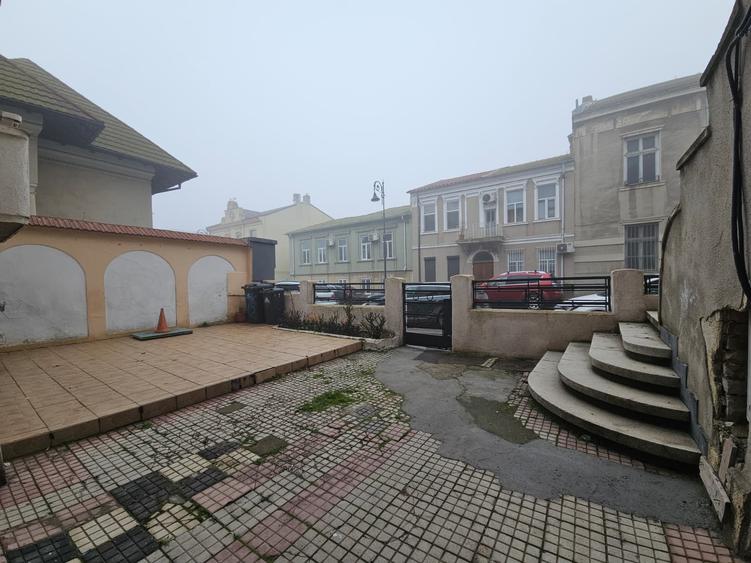 Vând apartament cu 2 camere str Mircea - 5