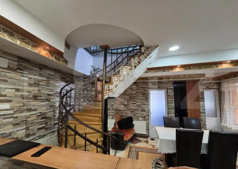 Doua case de vanzare, cu 9 camere, 320 mp, Turda - 1