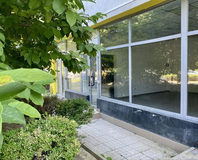 Spațiu comercial, de 62 mp, în Coman