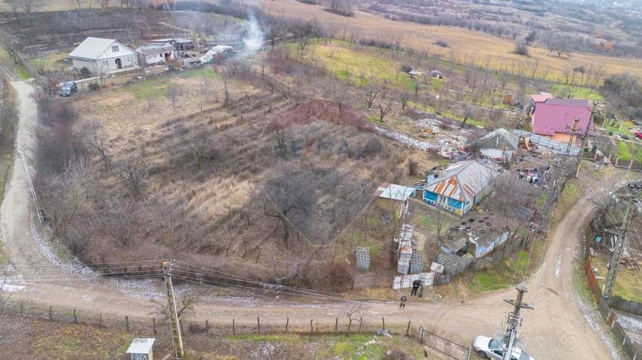 Teren de 2889 mp, în Comarna