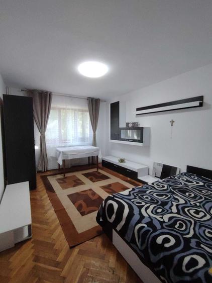 Apartament cu 3 camere decomandat în George Enescu