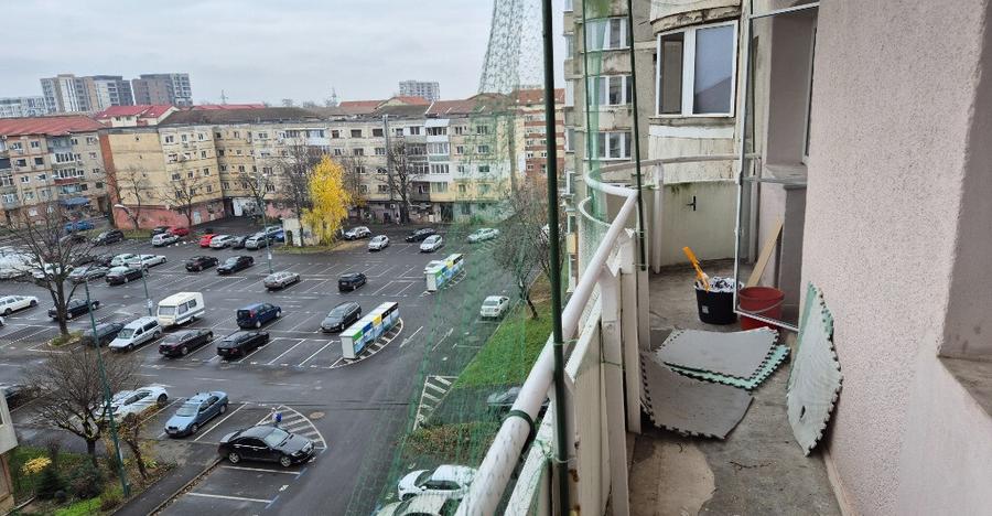 Proprietar , inchiriez apartament , renovat , 4 camere ,zona buna. - 6