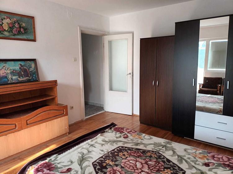 Garsonieră decomandată în Girocului