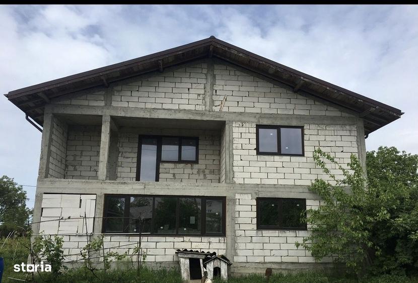 Casa 297 mp cu teren 870 mp - 1